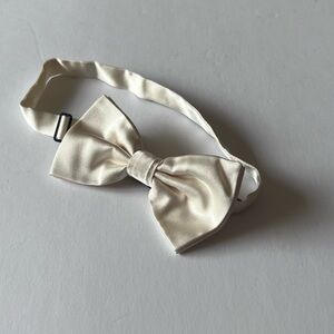 DOLCE AND GABBANA MENS SILK BOW TIE IVORY OS ADJUSTABLE NWOT
